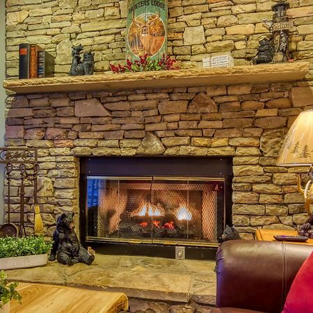 3 Decks, Mtn Views! Tree Tops By Honeybearcabins - Luxury Rain Showers, 3 King Suites, Xl Hottub, Fireplace, Bear Sightings ガトリンバーグ エクステリア 写真