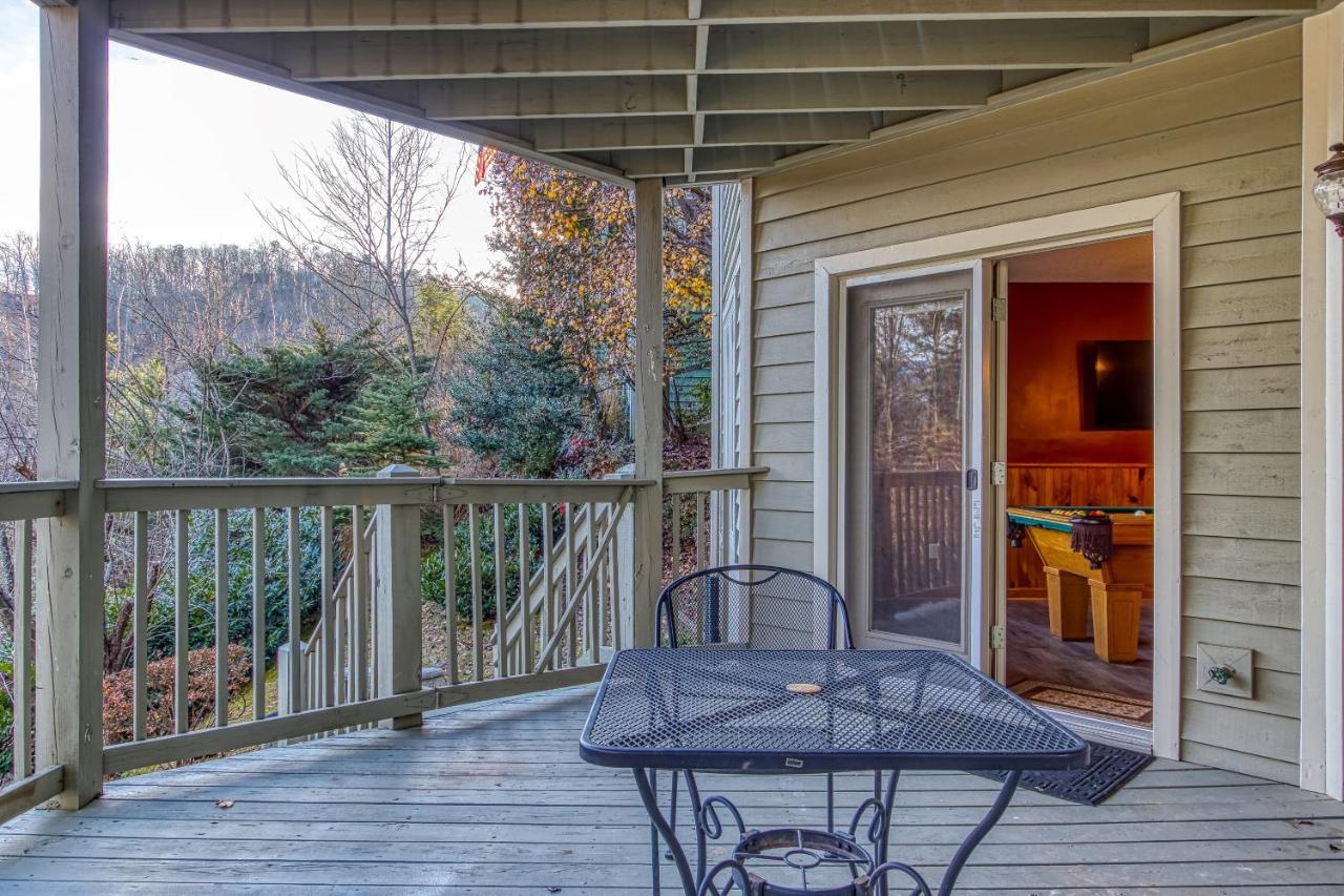 3 Decks, Mtn Views! Tree Tops By Honeybearcabins - Luxury Rain Showers, 3 King Suites, Xl Hottub, Fireplace, Bear Sightings ガトリンバーグ エクステリア 写真