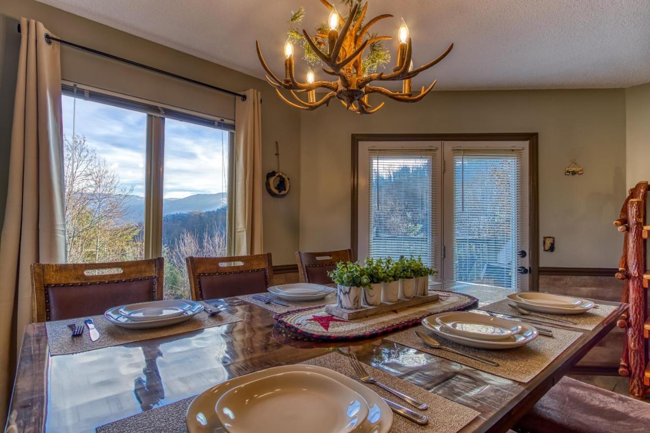 3 Decks, Mtn Views! Tree Tops By Honeybearcabins - Luxury Rain Showers, 3 King Suites, Xl Hottub, Fireplace, Bear Sightings ガトリンバーグ エクステリア 写真