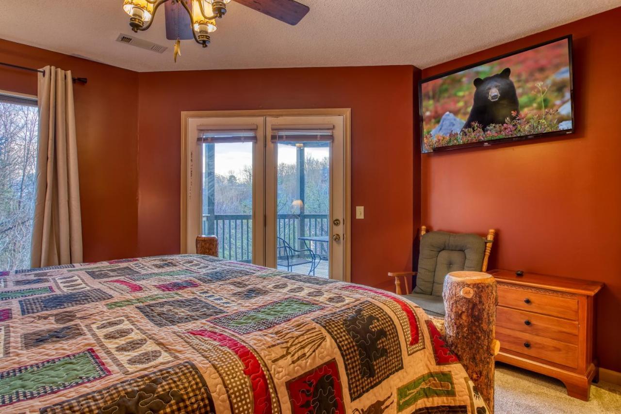 3 Decks, Mtn Views! Tree Tops By Honeybearcabins - Luxury Rain Showers, 3 King Suites, Xl Hottub, Fireplace, Bear Sightings ガトリンバーグ エクステリア 写真