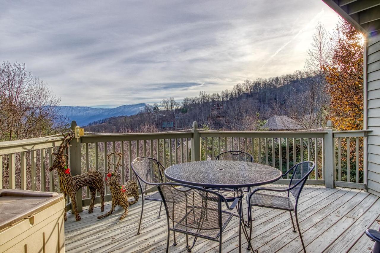 3 Decks, Mtn Views! Tree Tops By Honeybearcabins - Luxury Rain Showers, 3 King Suites, Xl Hottub, Fireplace, Bear Sightings ガトリンバーグ エクステリア 写真