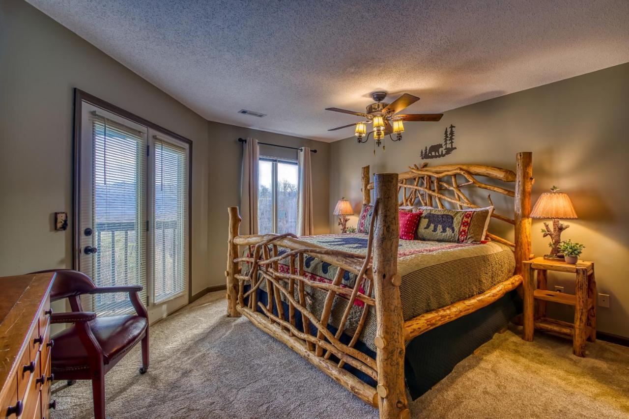 3 Decks, Mtn Views! Tree Tops By Honeybearcabins - Luxury Rain Showers, 3 King Suites, Xl Hottub, Fireplace, Bear Sightings ガトリンバーグ エクステリア 写真
