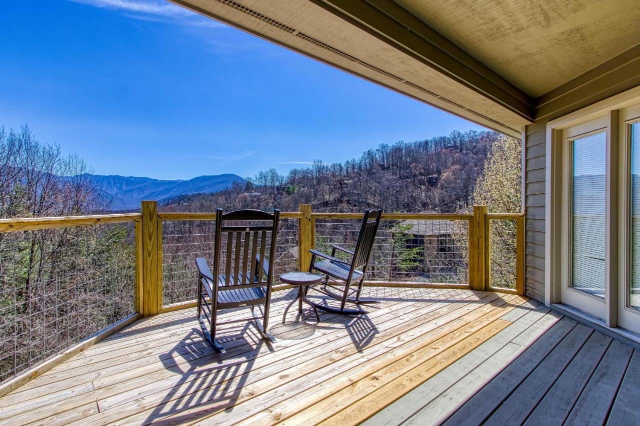 3 Decks, Mtn Views! Tree Tops By Honeybearcabins - Luxury Rain Showers, 3 King Suites, Xl Hottub, Fireplace, Bear Sightings ガトリンバーグ エクステリア 写真