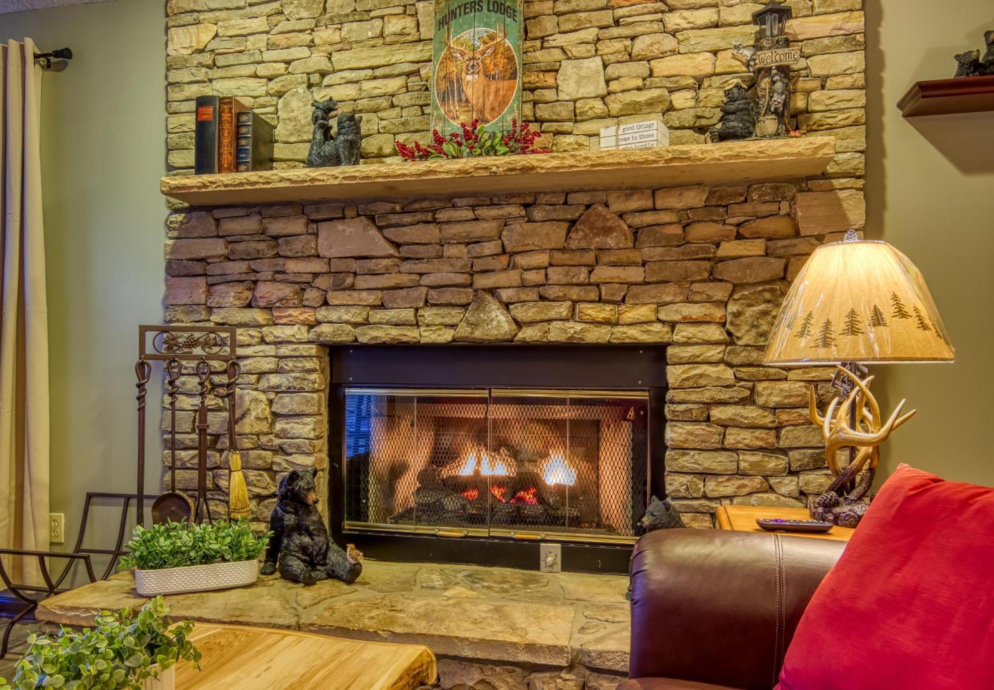 3 Decks, Mtn Views! Tree Tops By Honeybearcabins - Luxury Rain Showers, 3 King Suites, Xl Hottub, Fireplace, Bear Sightings ガトリンバーグ エクステリア 写真